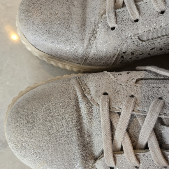 Clarks Silver and White Lace-Up Leather Sneakers - Picture 3 of 3